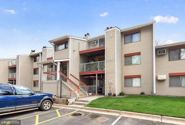 Building Photo - 400 Shelard Pkwy