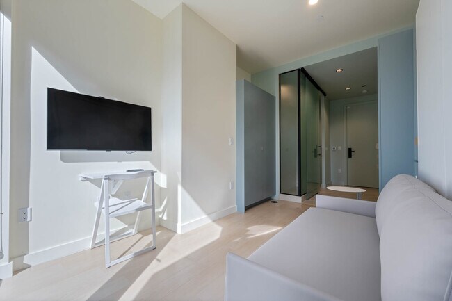 Building Photo - 6401 Wilshire Blvd