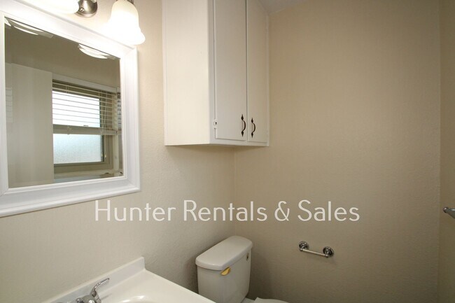 Building Photo - Mountain of Amenities!