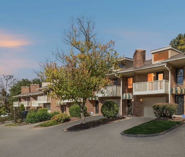 Building Photo - 231 Glenstone Cir