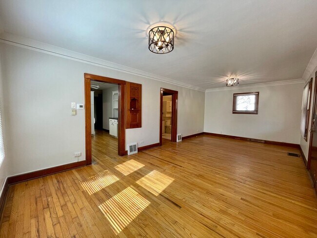 Building Photo - $0 DEPOSIT OPTION, NEW PAINT, TRADITIONAL BRICK HOME, WALKING DISTANCE TO DU!! LARGE BACKYARD, DE...