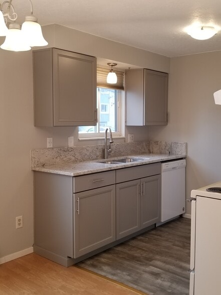 Building Photo - 1030 Davidson Dr