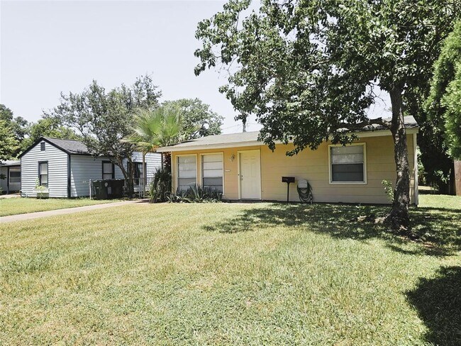 Building Photo - 118 Pompano Ave
