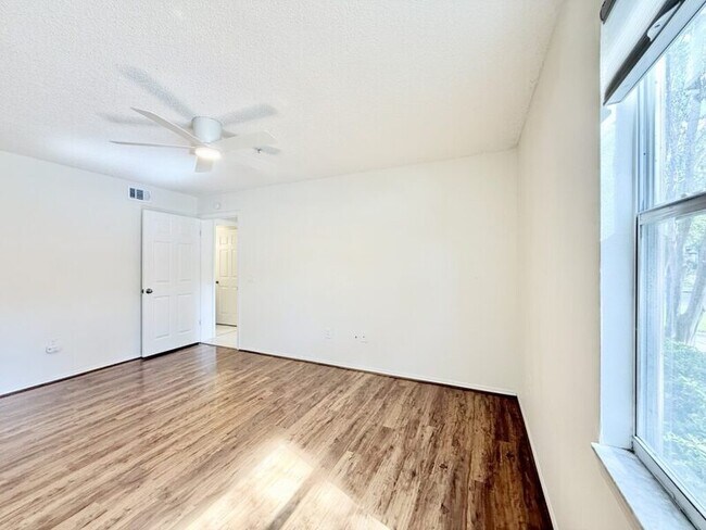 Building Photo - 2400 Feather Sound Dr