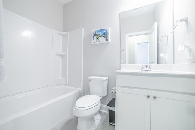 Building Photo - Coming Available! 3 Bedroom, 2.5 Bath Townhome!