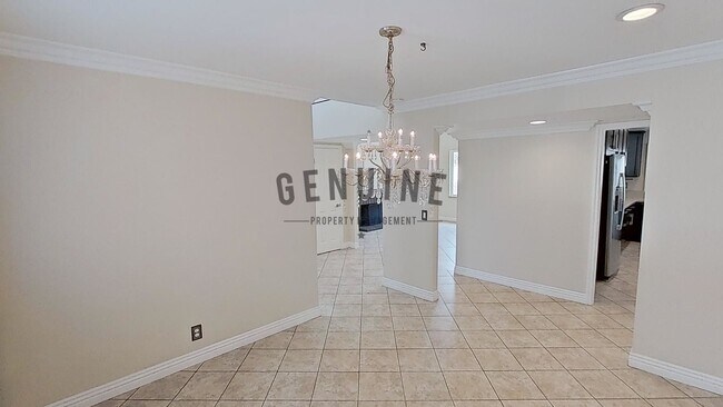 Building Photo - Spacious and Nicely Updated House With Gre...