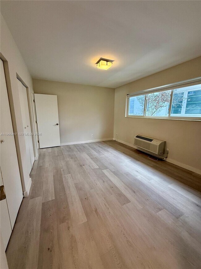 Building Photo - 1535 Michigan Ave