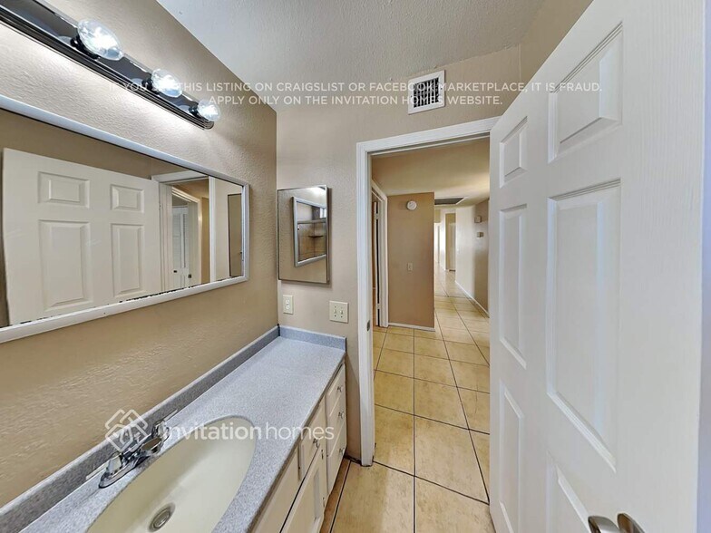 Building Photo - 4437 N 102nd Way