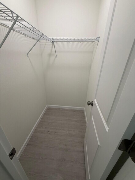 Building Photo - 2341 Suanne Ave