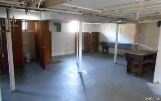 Building Photo - 735 N Main St