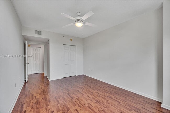 Building Photo - 2000 N Bayshore Dr