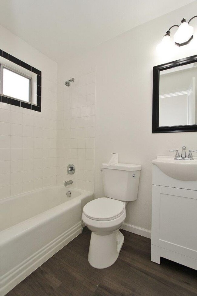 Building Photo - Charming Single-Level Home
