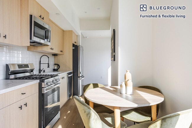 Building Photo - 611 N Virgil Ave