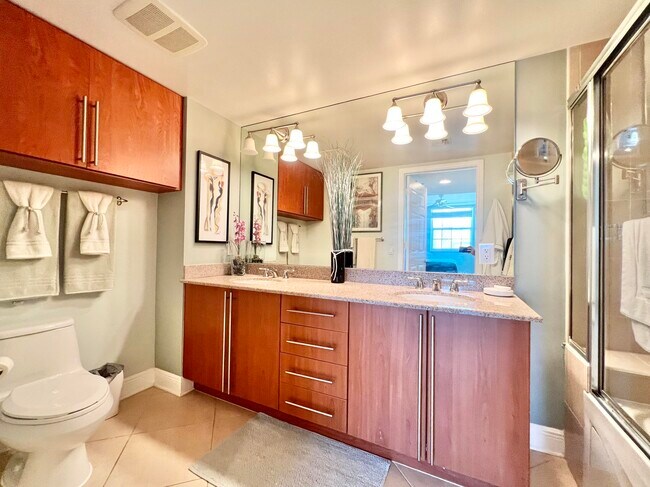 Building Photo - 610 Clematis St