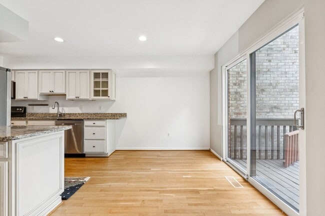 Building Photo - This is Reston living at its finest!