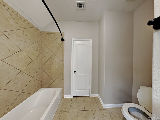Building Photo - 7715 Watersedge Cove