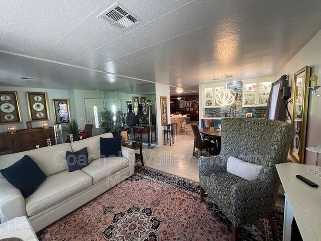 Building Photo - 421 S Paseo Laredo