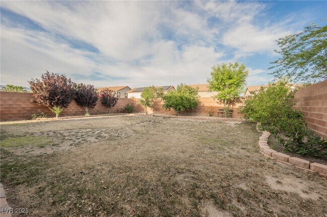Building Photo - 6720 Song Sparrow Ct