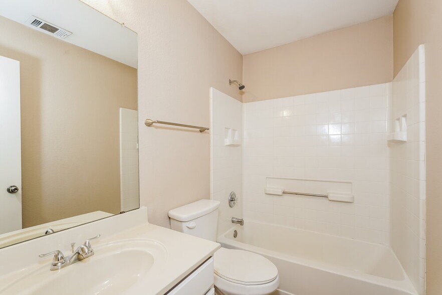 Building Photo - 509 Covent Garden Pl