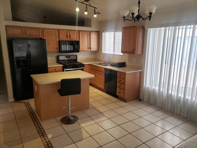 Building Photo - 2605 Silver Star Dr SW