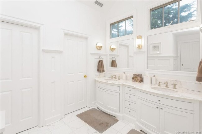 Building Photo - 6 Searles Rd