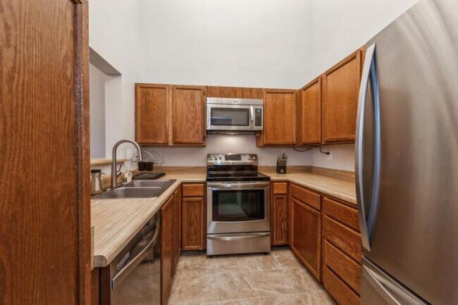 Building Photo - 2 bedroom in Kirkland WA 98034