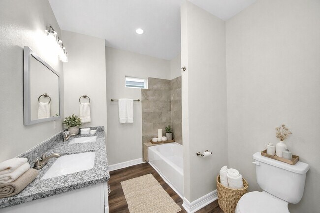 Building Photo - 410 N 4th St