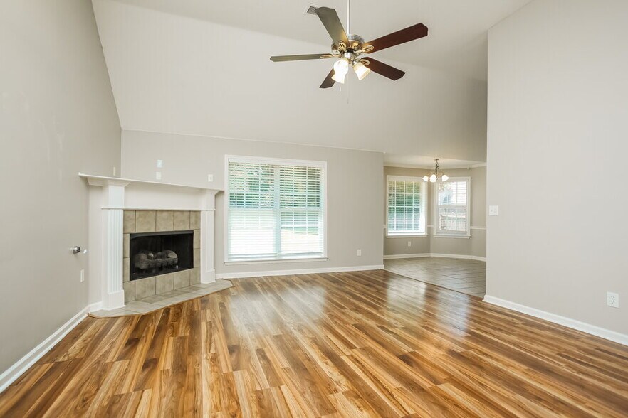 Building Photo - 8911 Oak Grove Blvd