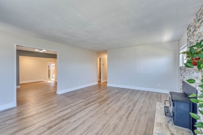 Building Photo - 3052 Eddy Cir