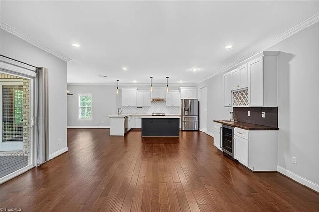 Building Photo - ****** $200 OFF FIRST FULL MONTH OF RENT!! ******