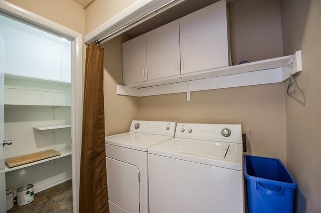 Building Photo - 411 Westwood Dr
