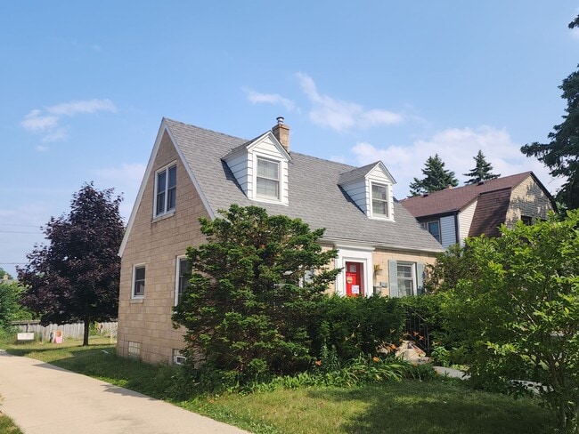 Building Photo - Cute 2 bedroom cape cod