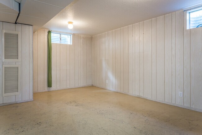 Building Photo - 3387 SE 10th Ave