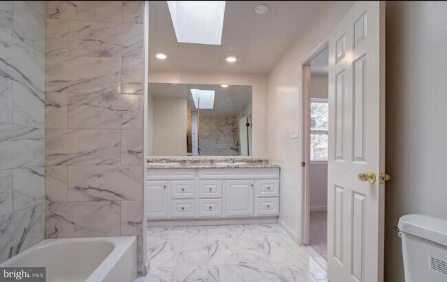 Building Photo - 11904 Aten St