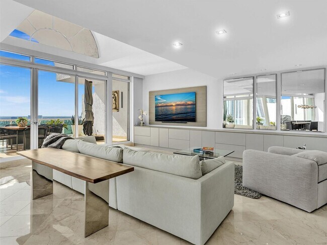 Building Photo - 16500 Collins Ave