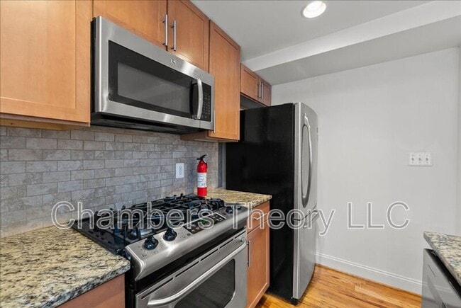 Building Photo - 739 Newton Pl NW