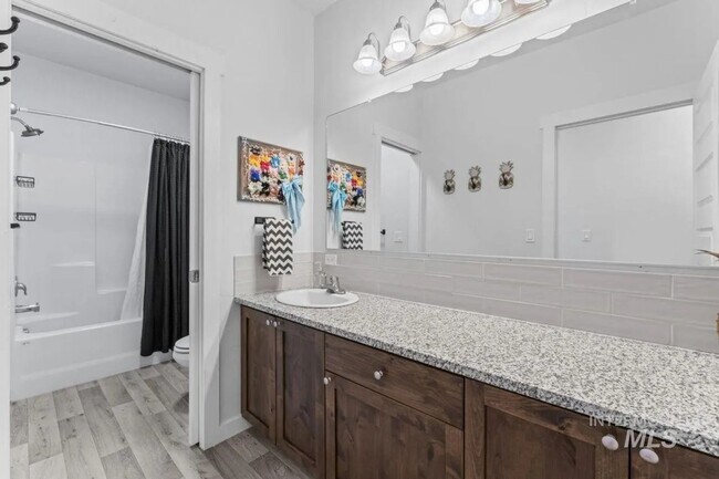 Building Photo - Beautiful 4/3 on TimberStone Golf Course