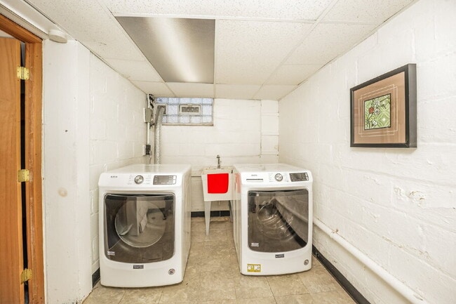 Building Photo - 3549 Bainbridge Rd