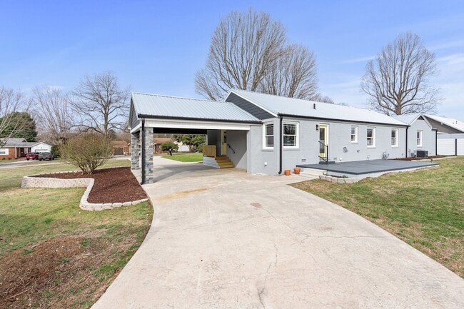 Building Photo - 102 Dogwood Ln