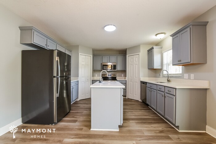 Building Photo - 2451 Foxhollow Rd