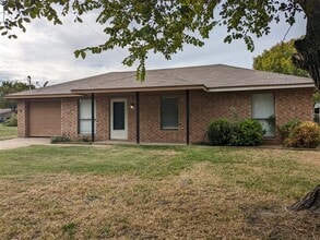 Building Photo - 605 Elm St