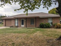 Building Photo - 605 Elm St