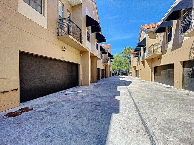 Building Photo - 3210 W Horatio St