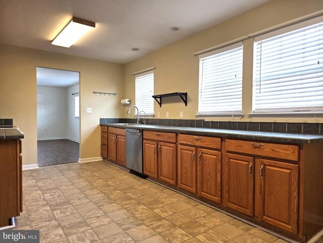 Building Photo - 28 Briar Ln