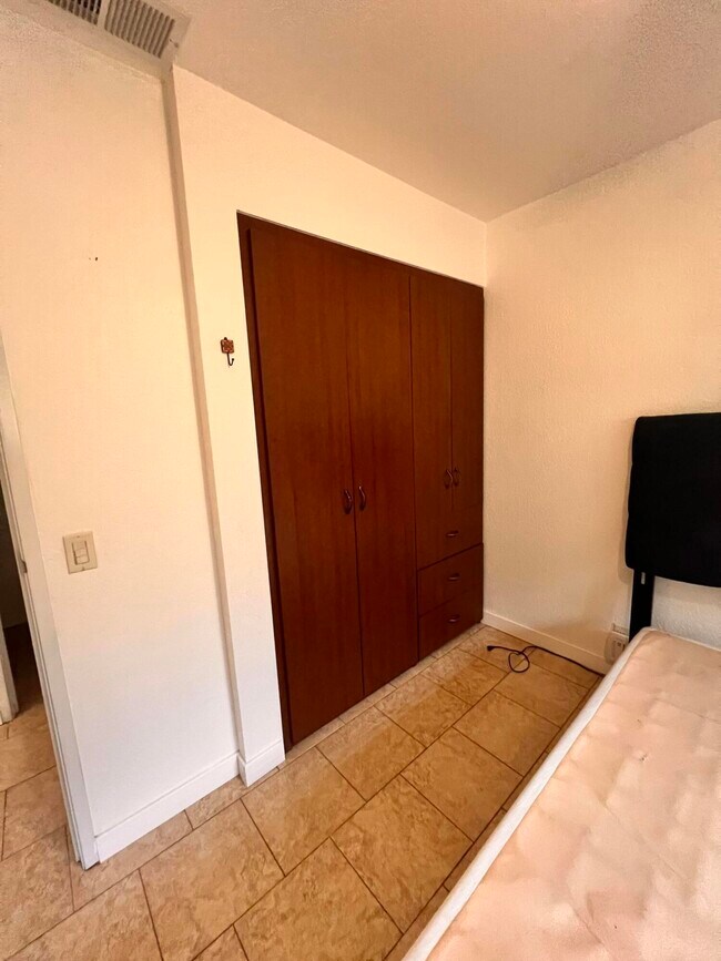 Building Photo - 2821 Los Felices Cir W