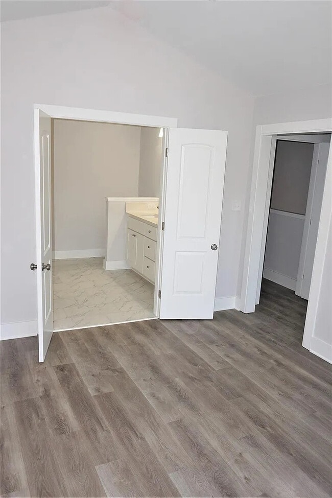 Building Photo - 1040 McLain Rd