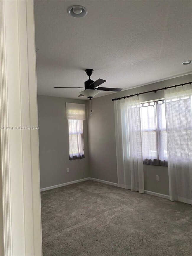 Building Photo - 125 Lake Smart Cir