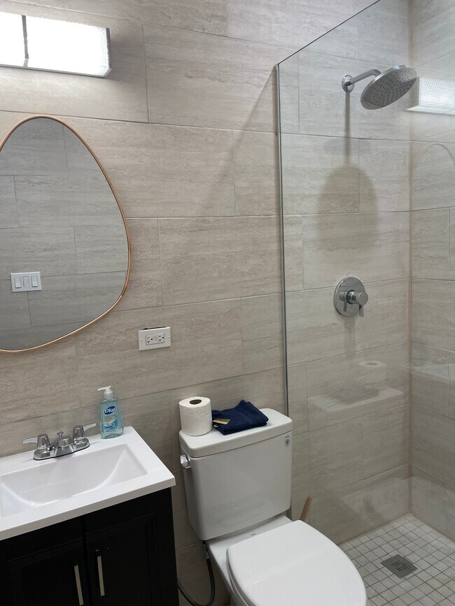 Building Photo - 2336 W 22nd Pl