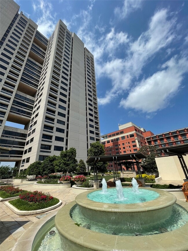 Building Photo - 1111 Hermann Dr