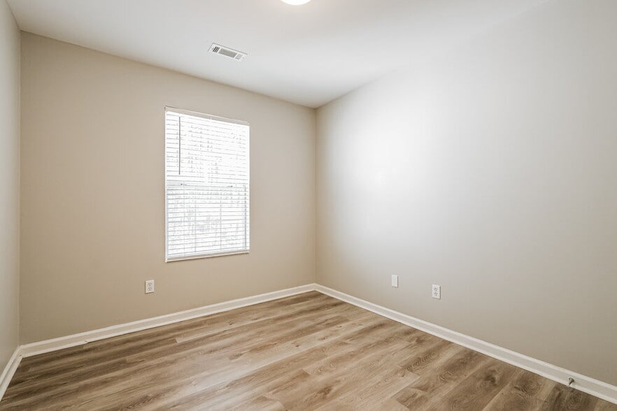 Building Photo - 5480 Sierra Trl